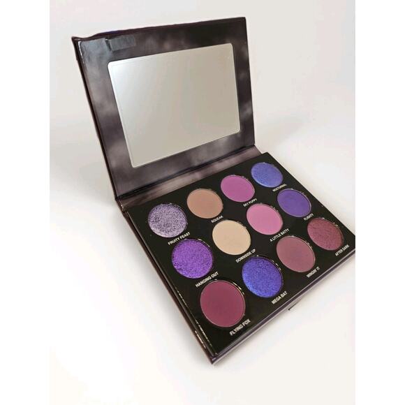Menagerie Cosmetics Flight Club Purple Palette Best Seller New With Box - Picture 6 of 8